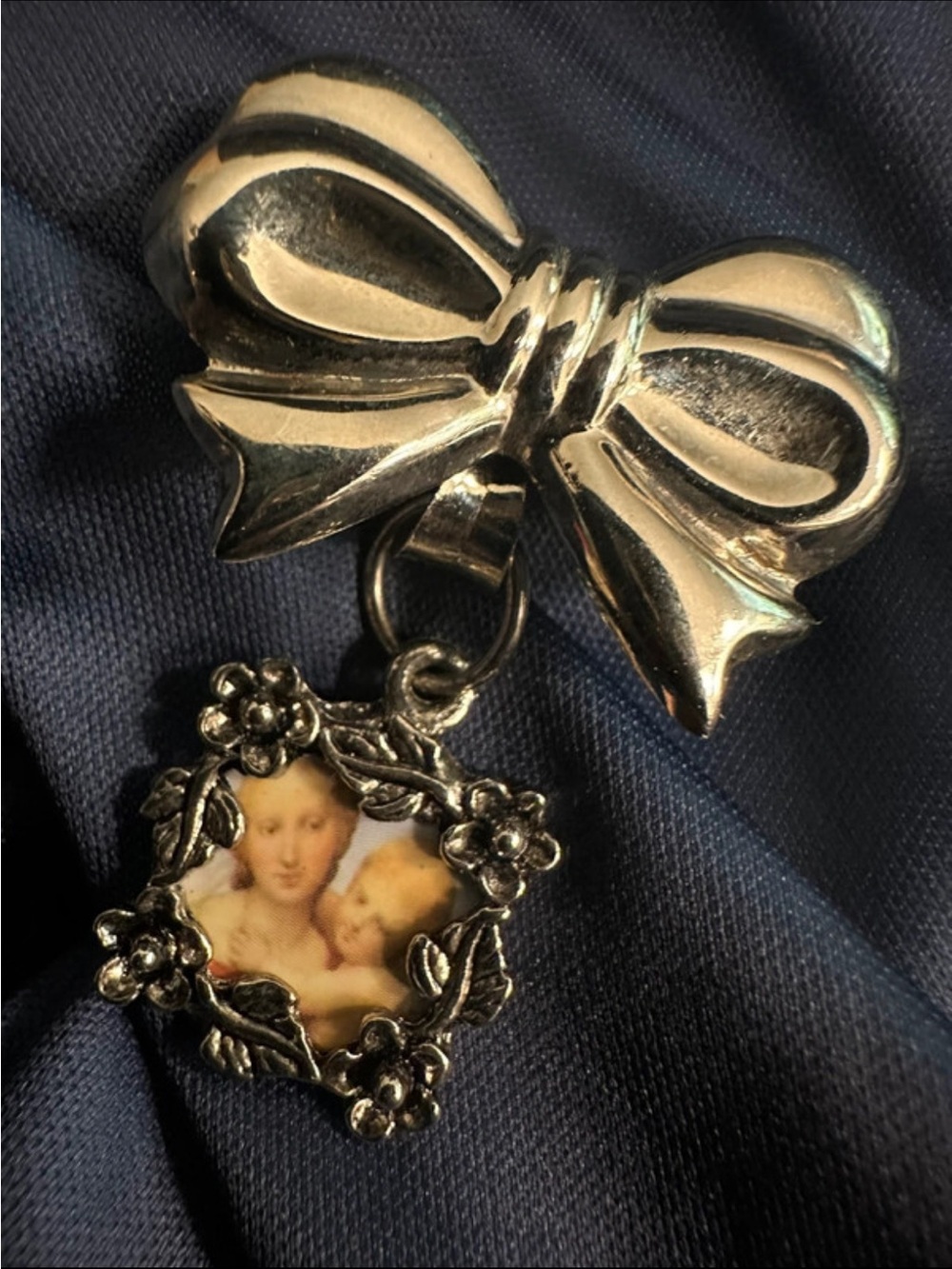 Sterling stamped 925 silver brooch bow pin w attached mother daughter charm